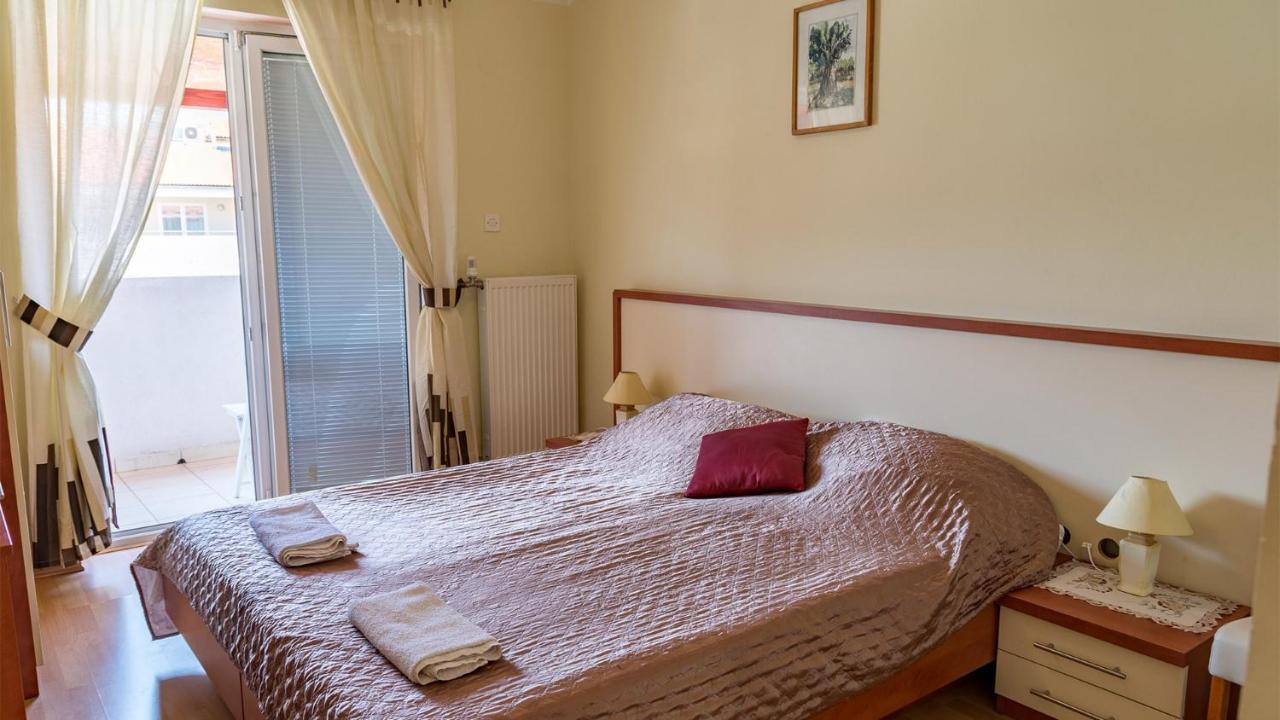 Pag Marina Rooms & Apartment Eksteriør bilde