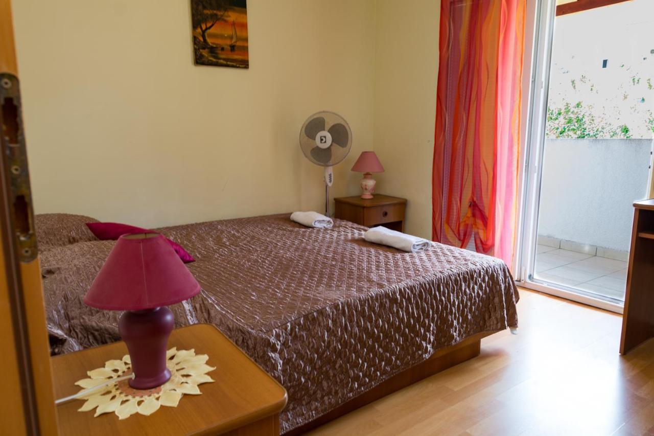 Pag Marina Rooms & Apartment Eksteriør bilde