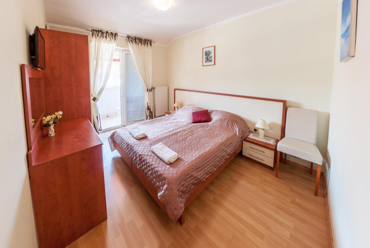 Pag Marina Rooms & Apartment Eksteriør bilde