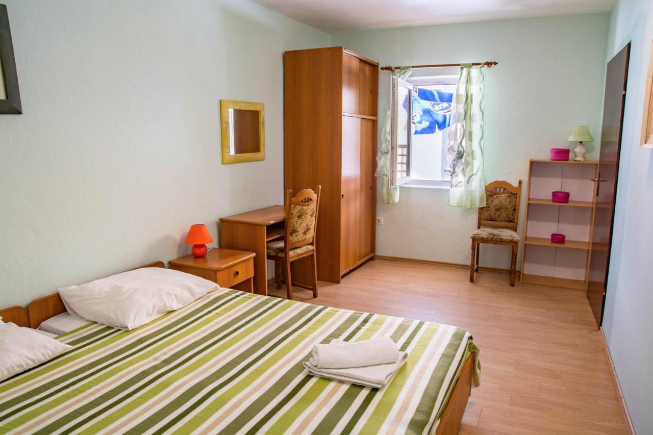 Pag Marina Rooms & Apartment Eksteriør bilde