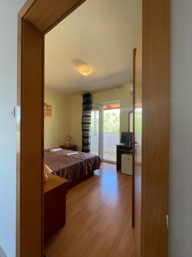 Pag Marina Rooms & Apartment Eksteriør bilde
