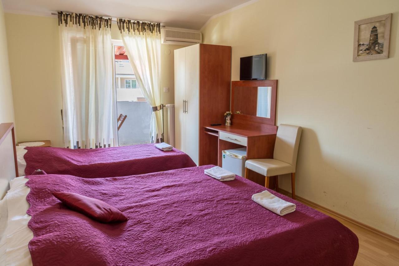 Pag Marina Rooms & Apartment Eksteriør bilde