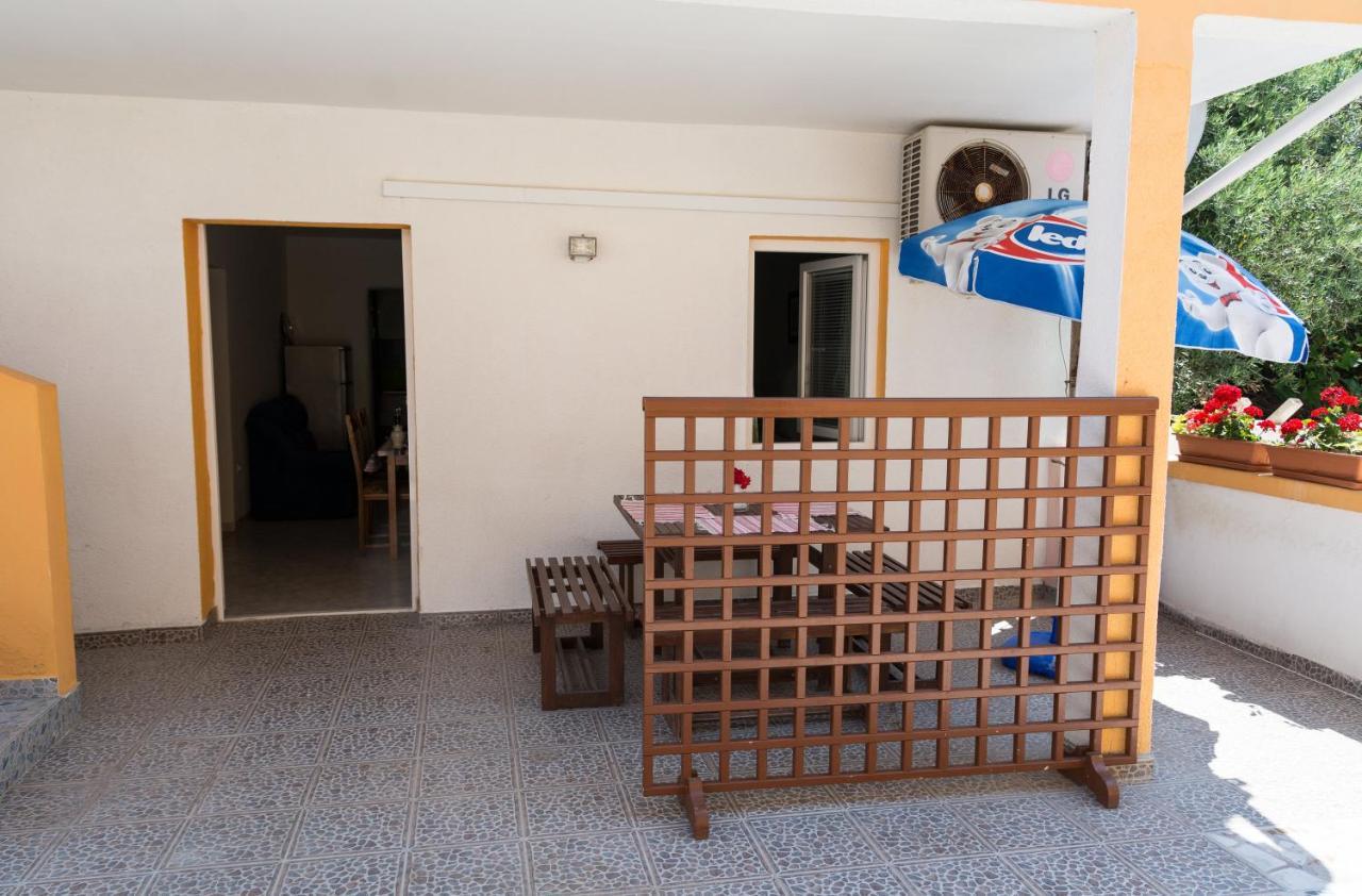 Pag Marina Rooms & Apartment Eksteriør bilde