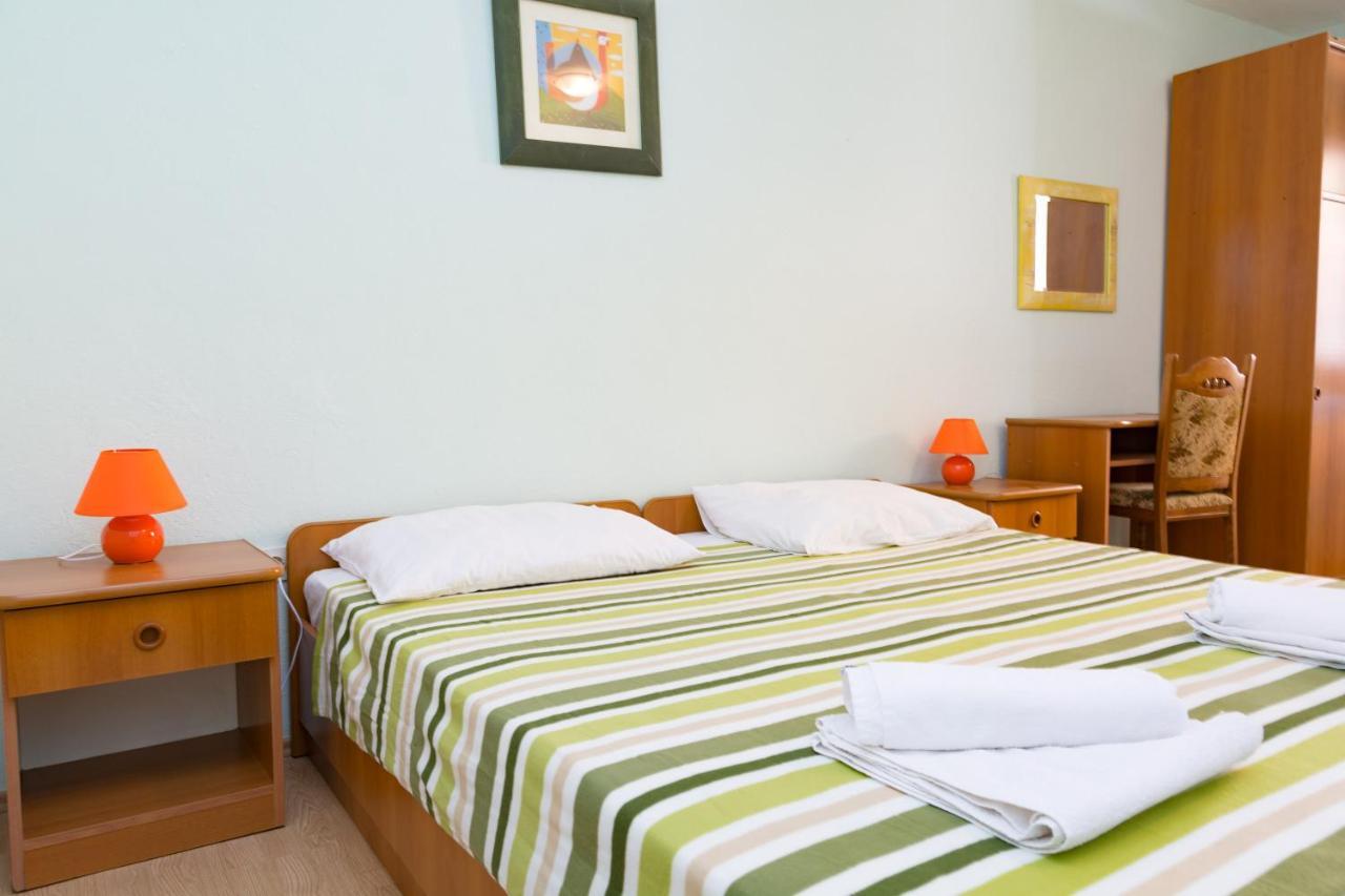 Pag Marina Rooms & Apartment Eksteriør bilde