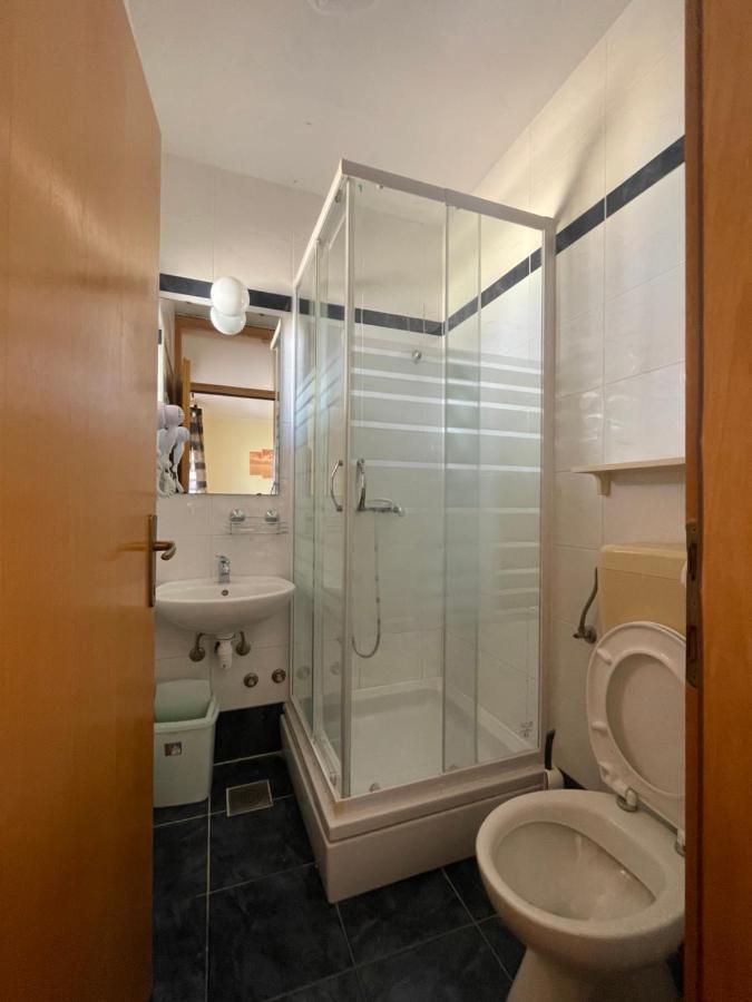 Pag Marina Rooms & Apartment Eksteriør bilde